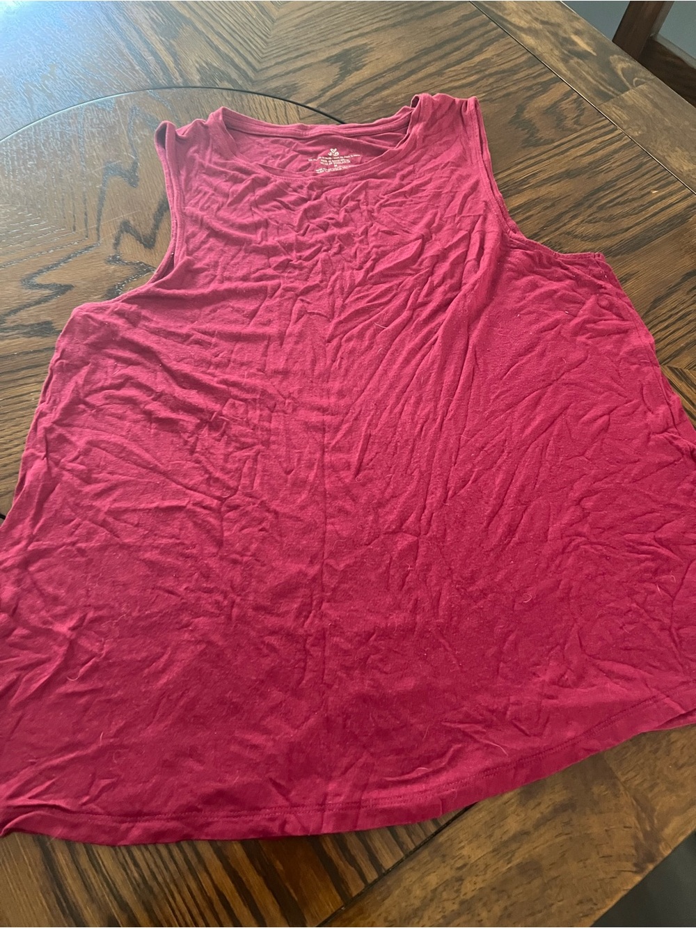 J&B Burgundy Solid Stretch Round Neck Sleeveless Knit Tank Top Women’s M # 545